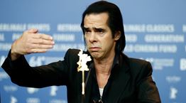 O Νιck Cave μόλις έβγαλε συλλογή με αντικείμενα