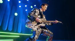 O Chris Isaak έρχεται για ένα special show στην Αθήνα