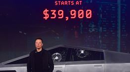 Ο Elon Musk εξωθεί τους εργαζόμενους της Tesla στο συνδικαλισμό