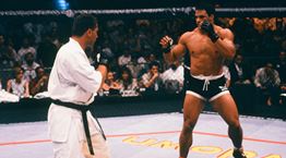 Η πραγματική ιστορία του Mark Kerr που υποδύεται ο Dwayne Johnson στο The Smashing Machine