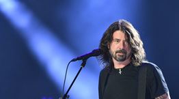 Στα ελληνικά η αυτοβιογραφία του Dave Grohl, ντράμερ των Nirvana και μπροστάρη των Foo Fighters