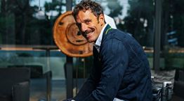 Ανακαλύπτουμε τα key items του χειμερινού στιλ με τον Αντώνη Τσαπατάκη