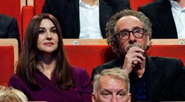 Η Monica Bellucci βρήκε τον έρωτα στο πρόσωπο του Tim Burton