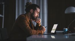 1 στους 4 Έλληνες φοβάται ότι θα χάσει τη δουλειά του εξαιτίας της τεχνητής νοημοσύνης