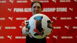 Ο Παναγιώτης Ρέτσος μόλις παρουσίασε την επίσημη μπάλα του φετινού πρωταθλήματος