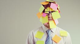 6 κόλπα για να βελτιώσεις τη μνήμη σου αν έχεις πατήσει τα 30