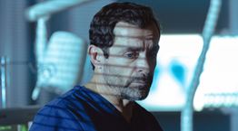 Βρήκαμε το τραγούδι που έπαιξε στον &#39;Γιατρό&#39; του Alpha και ψάχνουν όλοι