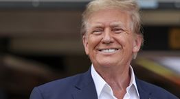 Σε άλλα νέα, σύμφωνα με τον Trump οι παράνομοι μετανάστες 'δημιουργούν στρατό' για να επιτεθούν στους Αμερικανούς