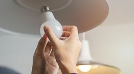 Έρευνα: Η Gen Z ούτε μια λάμπα δε μπορεί να αλλάξει