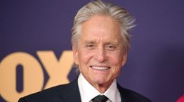 Ο Michael Douglas μέχρι χθες δεν ήξερε ότι έχει μία εξίσου διάσημη ξαδέρφη