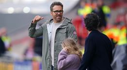 Μετά την ουαλική Ρέξαμ, ο Ryan Reynolds επενδύει σε μία ακόμη ποδοσφαιρική ομάδα