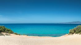 Τρεις 'κρυφές' παραλίες για βουτιές στην Αττική