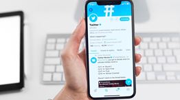 7 viral στιγμές για τα 17 χρόνια του Twitter