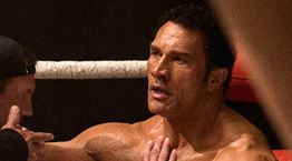 Όσα γνωρίζουμε για το The Smashing Machine-χειροκροτούσαν επί 15 λεπτά τον Dwayne Johnson στη Βενετία