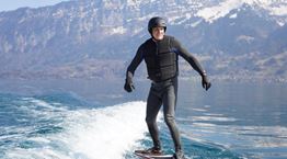 Ηλεκτρική σανίδα για να σκίζεις τα κύματα, αυτή η τάση