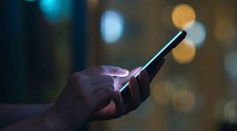 Θα αγόραζες smartphone που έφτιαξε το FBI;