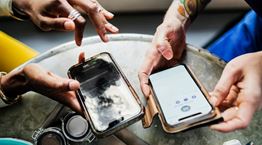 To τρικ για να αλλάζεις τα μηνύματα στο WhatsApp