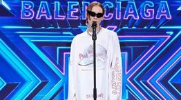 Τι γυρεύει η Λαμία σε ένα φούτερ του οίκου Balenciaga;