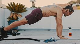 Η άσκηση που κρατά το σώμα νέο