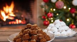 Μελομακάρονο, κουραμπιές ή δίπλες; Ποιο γλυκό είναι πιο υγιεινό;