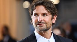 Ούτε η Gigi Hadid γλίτωσε από τη μάνα του Bradley Cooper