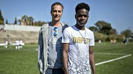 Cosmos FC: H ομάδα από τη Λέσβο που συντρίβει τον ρατσισμό