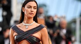 Τα see-through γενέθλια της Irina Shayk στα χιόνια