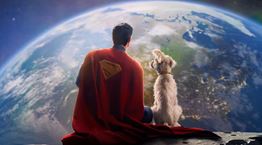 O Superman ποζάρει με τον σκύλο του για τη νέα ταινία του James Gunn