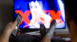 Πόσα χρήματα κερδίζουν οι ηθοποιοί ερωτικών ταινιών