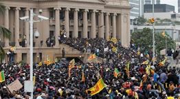 Σρι Λάνκα: Διαδηλωτές πυρπόλησαν την πρωθυπουργική κατοικία