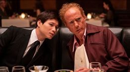 Ο Robert Downey Jr. είναι αγνώριστος στη μίνι σειρά The Sympathizer