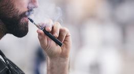 Το άτμισμα βλάπτει τους όρχεις σου, λέει η επιστήμη