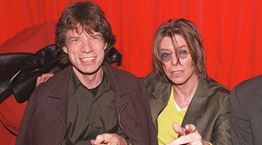 Mick Jagger και David Bowie, γυμνοί στο ίδιο κρεβάτι