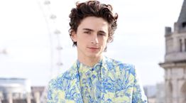 Ο Timothée Chalamet και το hoodie του για το Αφγανιστάν