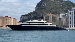 Ο Steven Spielberg βγάζει στο σφυρί το superyacht του Seven Seas