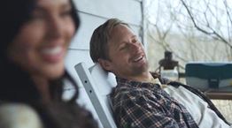 Ναι, αυτός είναι ο Alexander Skarsgård και οι 46 (!) λέξεις του στο Mr and Mrs Smith