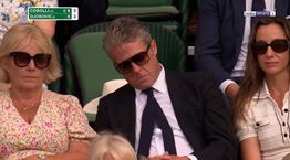 O Hugh Grant έριξε υπνάκο σε αγώνα τένις στο Wimbledon και έγινε viral