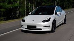 Ισχύει άραγε ότι οι μισοί κάτοχοι αυτοκινήτων Tesla επιστρέφουν στη βενζίνη;