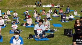 Σίγουρα δεν έχεις δει ξανά τέτοιον διαγωνισμό: Ποιος θα χαλαρώσει πιο πολύ