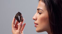 Το πανάρχαιο μαύρο διαμάντι που πουλήθηκε για σχεδόν 4 εκατ. Ευρώ