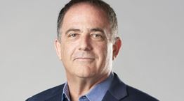 Ο δισεκατομμυριούχους Shlomo Kramer 'τριτώνει' τις εισηγμένες του