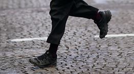 Μαύρα sneakers για το δεύτερο μισό του 2022