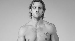 Η στρατιωτική προπόνηση που μετέτρεψε τον Aaron Taylor-Johnson σε James Bond