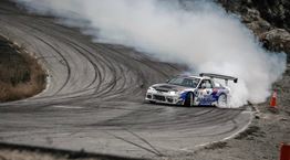 Ένα συναρπαστικό ρολόι βγαλμένο από τους αγώνες ταχύτητας