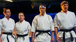 Οι 10 σειρές που βλέπουν όλοι τώρα στο Netflix