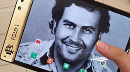 O αδερφός του Pablo Escobar μόλις παρουσίασε το smartphone του