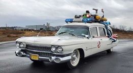 Τα πιο διάσημα αυτοκίνητα του σινεμά βγαίνουν στο σφυρί