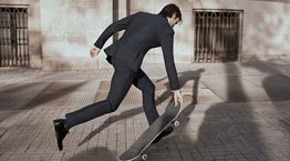 Αυτό το κοστούμι της Mango δεν θέλει σίδερο