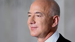 Ο Jeff Bezos δουλεύει ακόμα στο γραφείο που έφτιαξε ο ίδιος από μία πόρτα το 1995