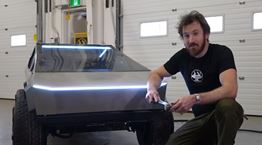 Τηλεκατευθυνόμενο Tesla Cybertruck, έγινε κι αυτό